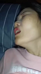 两百块的城中村爱情：少妇表情太销魂