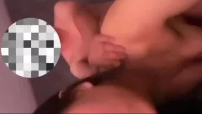 漂亮美女吃鸡啪啪小穴抠的淫水泛滥被无套猛怼大白天在家捂着嘴都不敢