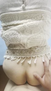 来不及脱裤子，骚逼水都喷裤子上了