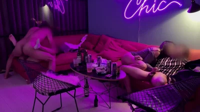 极致的多人淫趴啪啪胯下极品母狗少妇被干得高潮乱叫