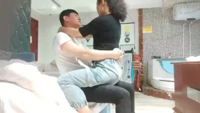 真实偸情超反差40岁教师骚妻，说自己传统还玩SM调教