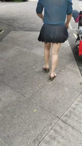 泰安透视短裙露出