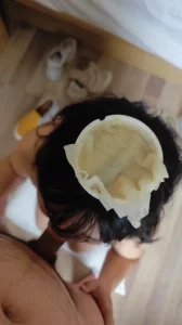 伺奴，给主口交，头顶着烟灰缸